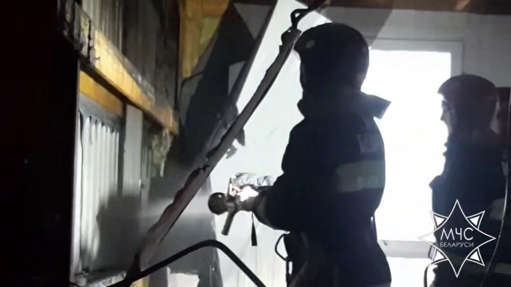 В «Великом камне» горела крыша здания