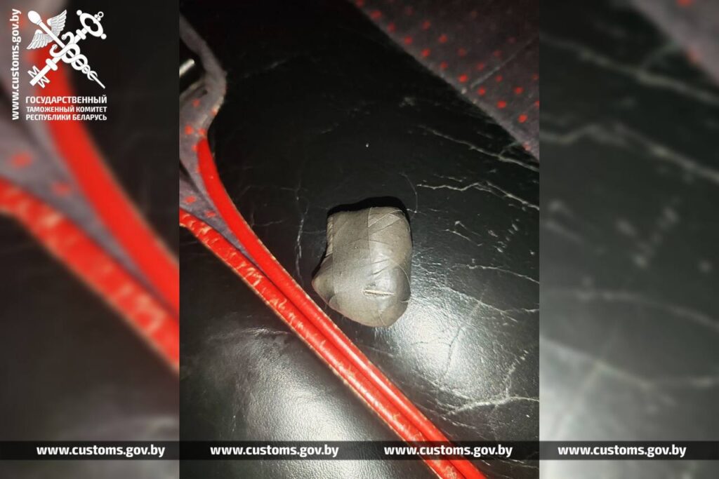 Пассажир рейсового автобуса спрятал марихуану в салоне — наркотик нашла служебная собака