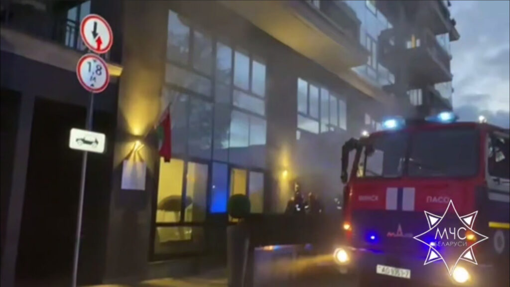 Спасатели потушили пожар в сауне бизнес-центра: эвакуированы 120 человек