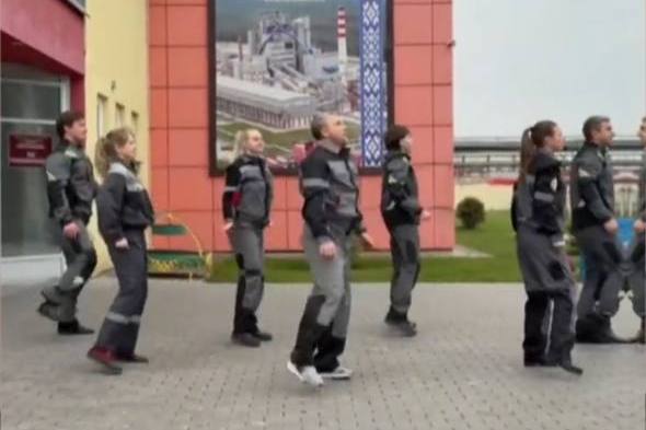 «Будет Мишу подменять»: рабочий из Кричева претендует на место в команде блогера Анны Немченко