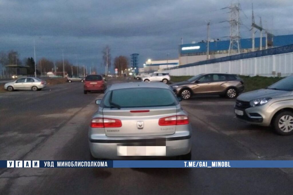 Водитель в Жодино наехала на ребенка, который выбежал из-за машины
