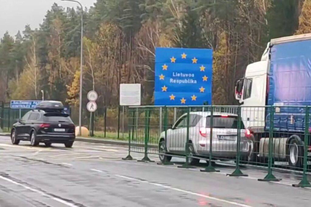 Белорусские таможенники готовы к возобновлению движения на двух КПП с Литвой