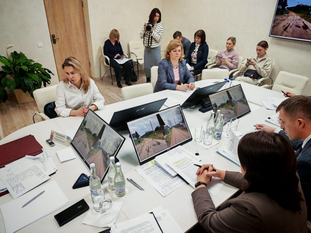 «Тень цивилизации»: почему для жителей Рудни автобусная остановка и хорошая дорога остаются мечтой