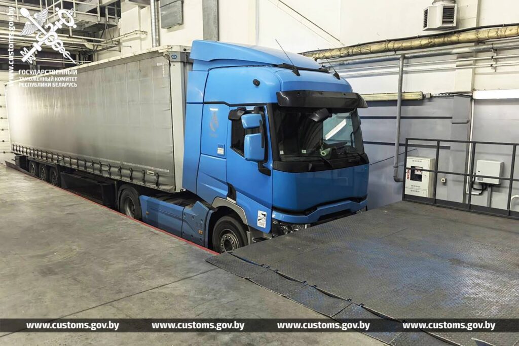 136 кг гашиша в «тайниках» фуры из Польши: задержана международная группа наркокурьеров