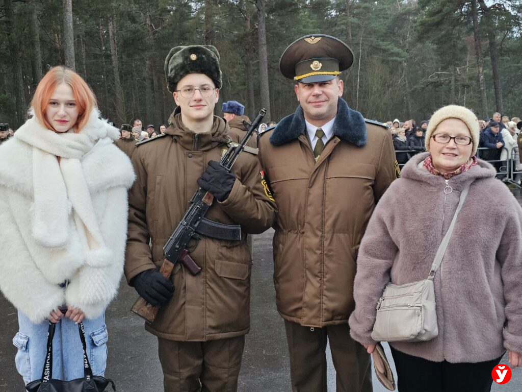 Семейная присяга в Печах. Четвертое поколение династии офицеров авиации приняло новобранца в строй