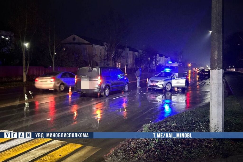 На пешеходном переходе в Слуцке сбили женщину: 55-летнюю пострадавшую увезли в больницу