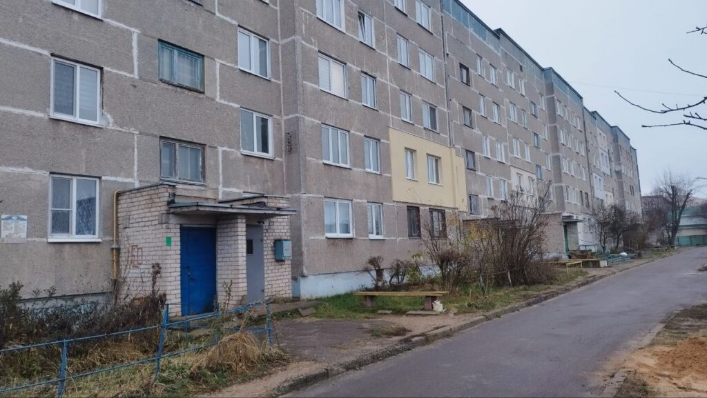 «Может, батюшку пригласить?» Жители дома в Борисове с юмором переживают 4 часа без тепла и воды