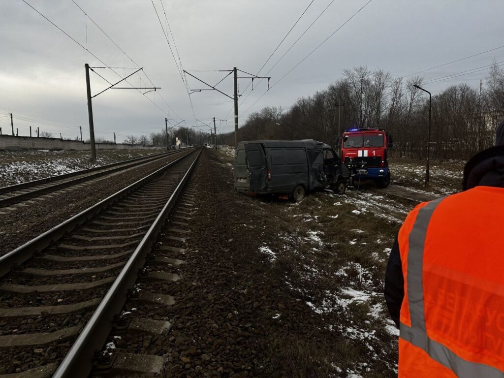 Авто заглохло на ж/д переезде? Эксперты БЖД объяснили, как действовать, чтобы избежать трагедии