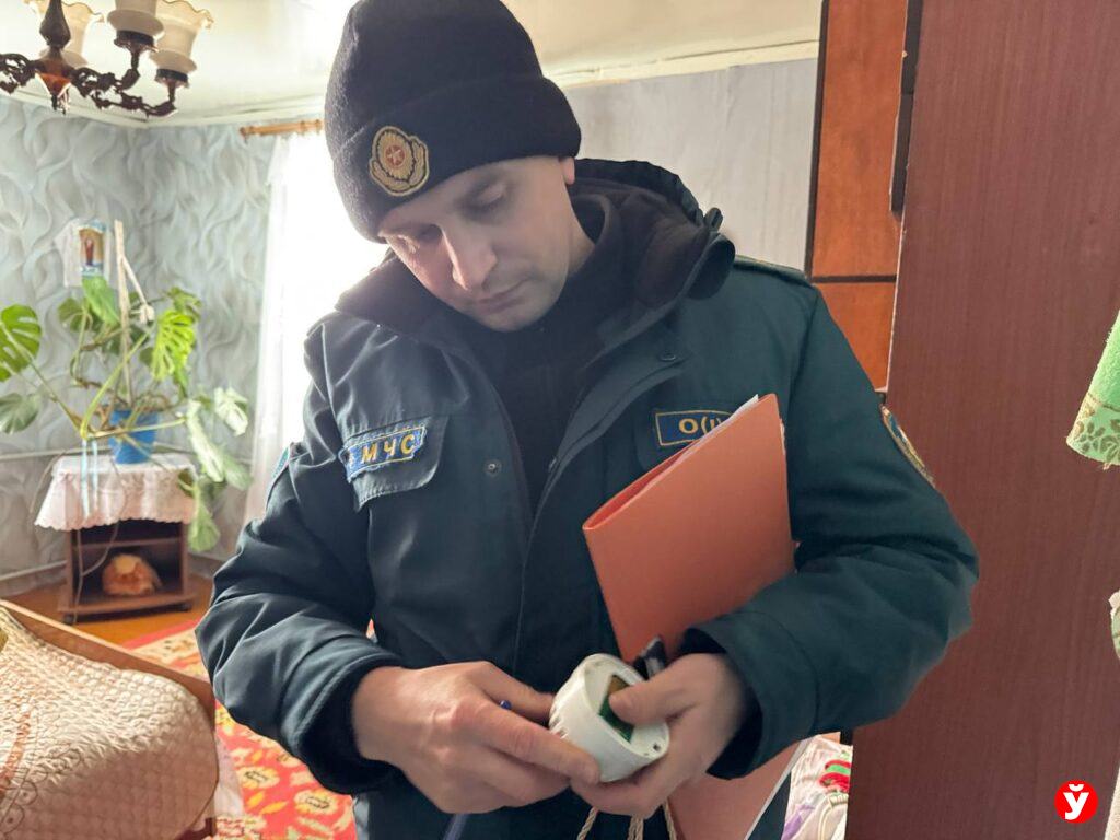 Женщина хранила извещатели в пакете — что увидели спасатели в домах березинцев