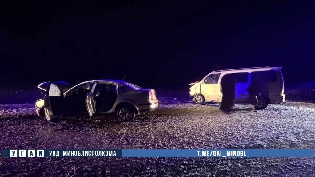 Под Воложином два Volkswagen столкнулись лоб в лоб: два человека в больнице