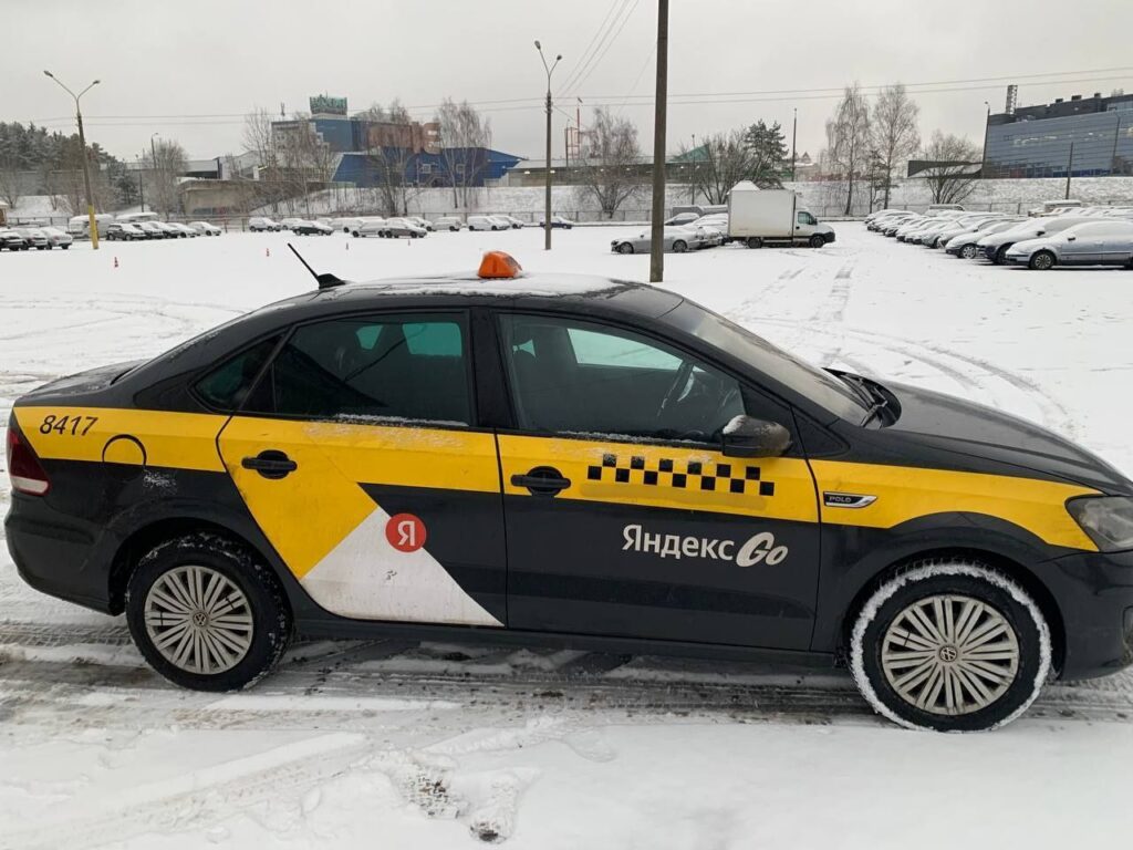 ГАИ Минского района нашла пьяного таксиста и водителя без прав на Р-1