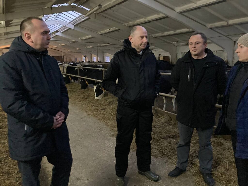 Кушнаренко с неожиданной инспекцией посетил хозяйство в Логойском районе