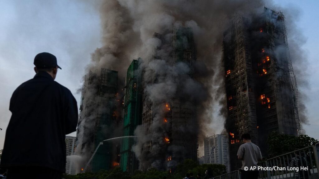 Лукашенко выразил соболезнования Си Цзиньпину в связи с жертвами пожара в Гонконге