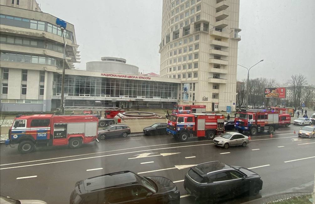 В Минске горело здание Национальной школы красоты