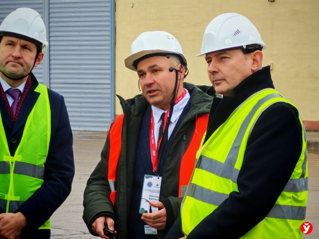 Инвестиции на 100 лет: в Крупском районе запустили новый завод по производству торфяных грунтов