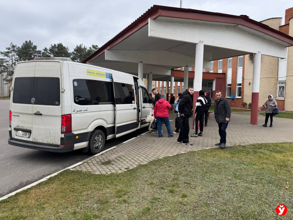 Платить картой или купюрами? Репортаж из маршруток Березино, где тестируют безнал