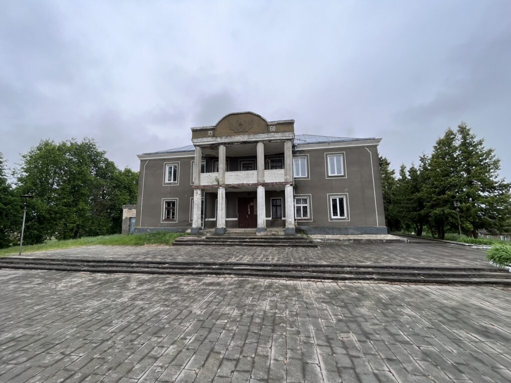 Несвижский клуб с историей можно купить за 69 тысяч рублей