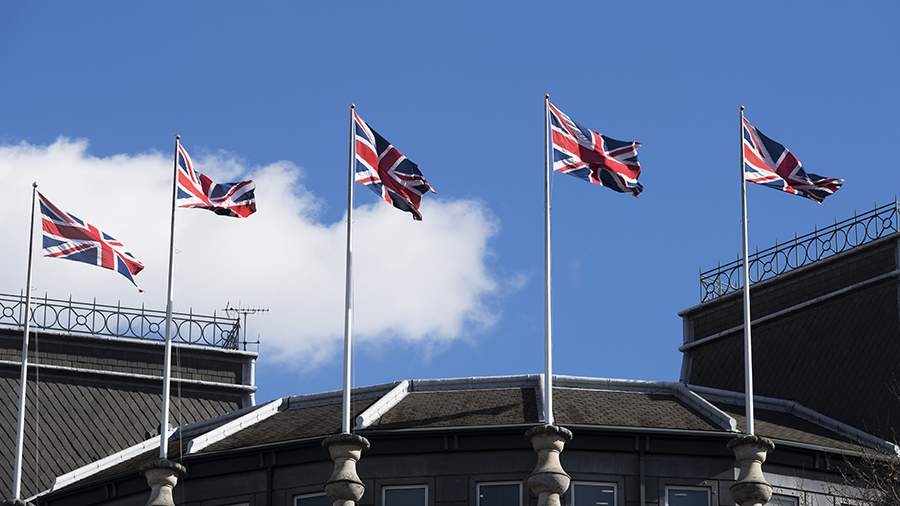 Мистер Кью стал миссис и возглавил МИ-6