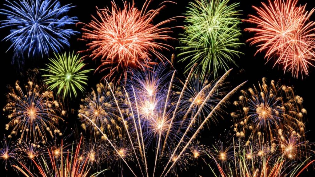 В Латвии могут штрафовать за фейерверки в полночь по Минску и Москве
