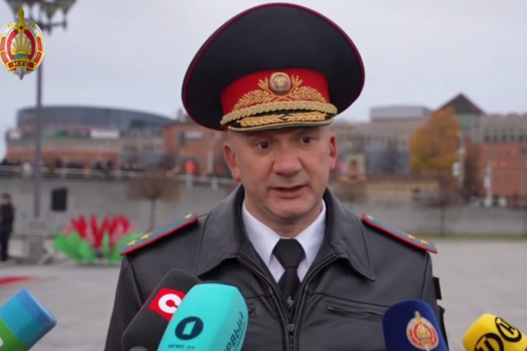 Беларусь помогает брошенным литовским дальнобойщикам: фуры эвакуированы на охраняемые стоянки