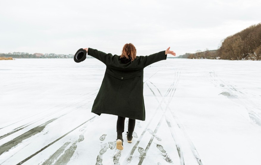 Как правильно падать в гололед — техника безопасности от врача-травматолога