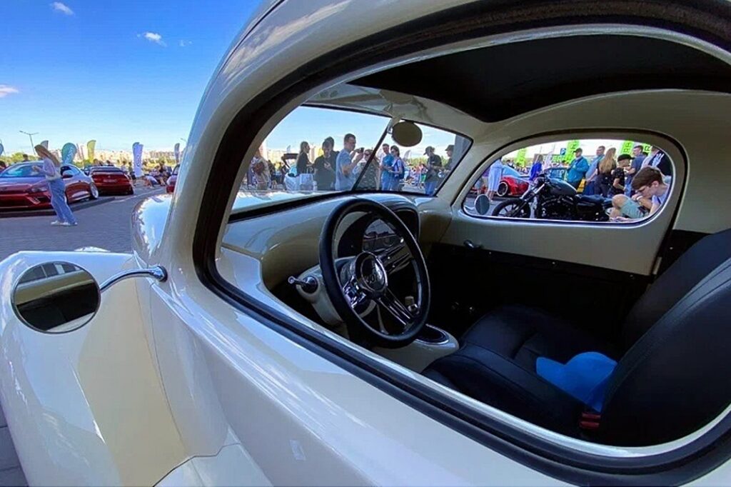 Уникальный кастомный Ford заметили на улицах Солигорска — на создание авто ушло 3,5 года