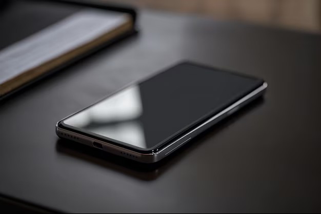 Забытый в поезде телефон стоил витебчанину 2100 рублей: суд вынес приговор за кражу