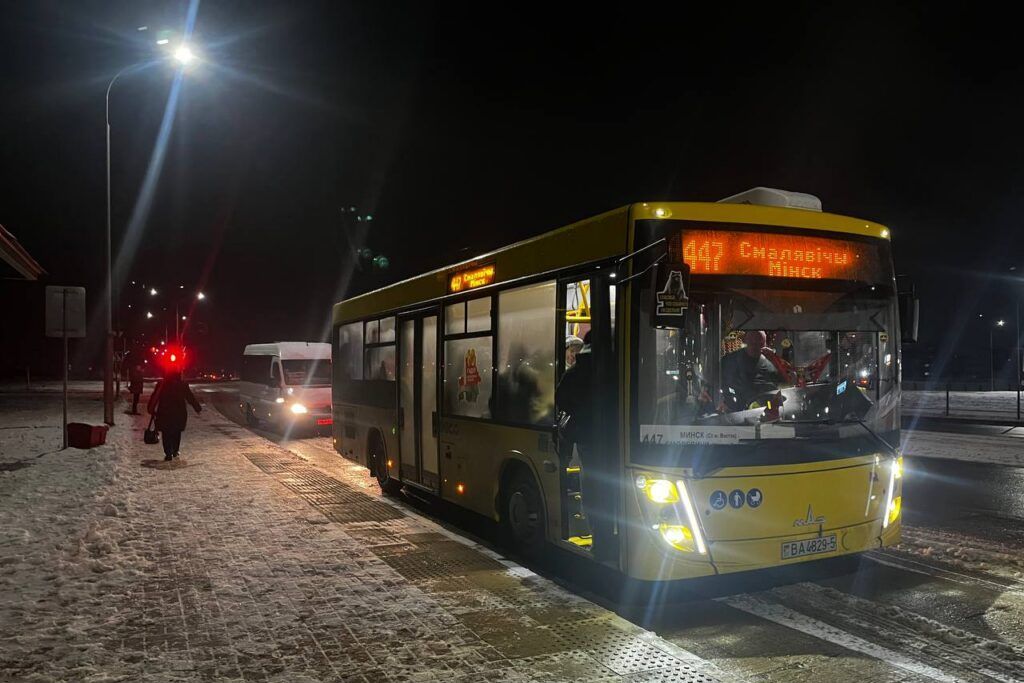 Интервалы 10–15 минут и меньше очередей — в Смолевичах стало легче уехать в Минск