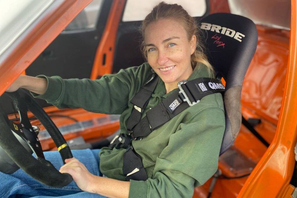 Стоматолог из Боровлян променяла бормашину на рев мотора — сколько тратит на дрифт-кар