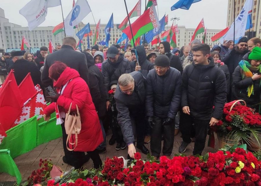 Из революции — в эволюцию. Как праздник 7 ноября превратился в белорусскую формулу мира