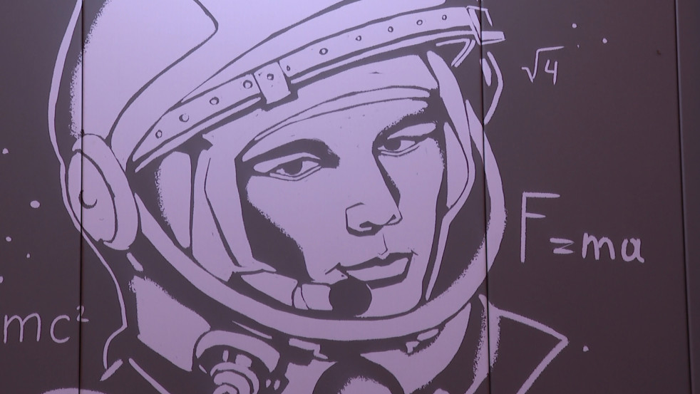 В Беларуси выпустили первый лифт для школьников — чем он необычен