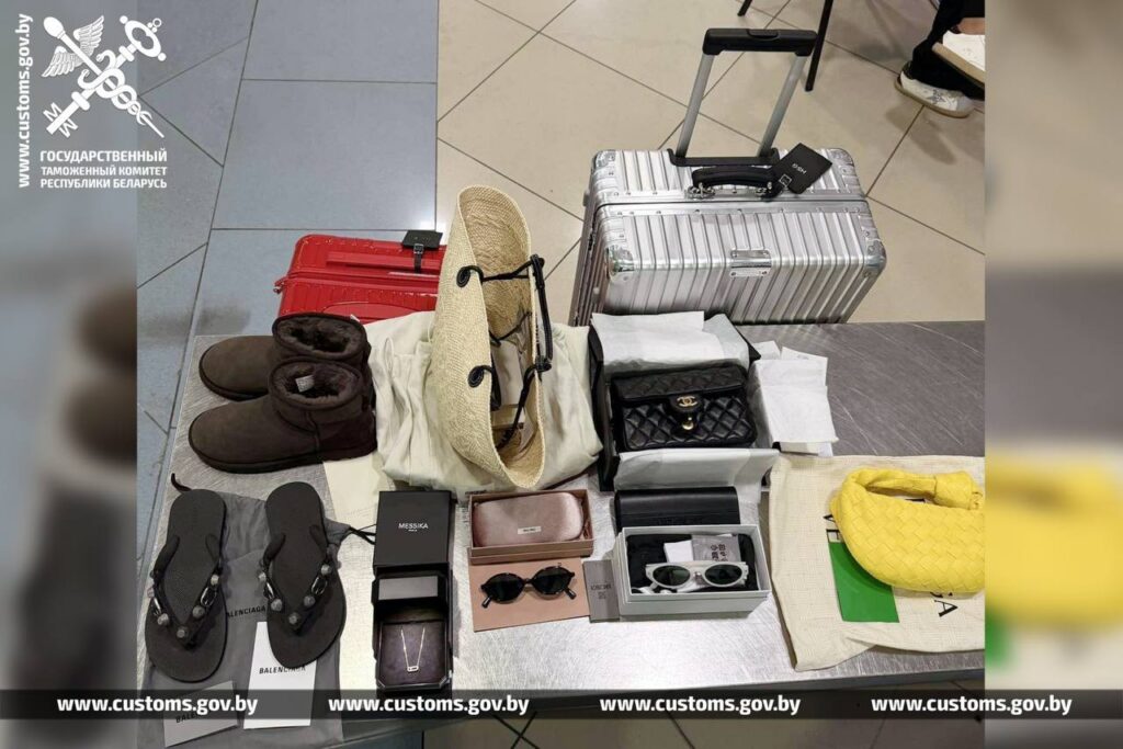 На таможне задержали кубинскую туристку с дорогими сумками и аксессуарами