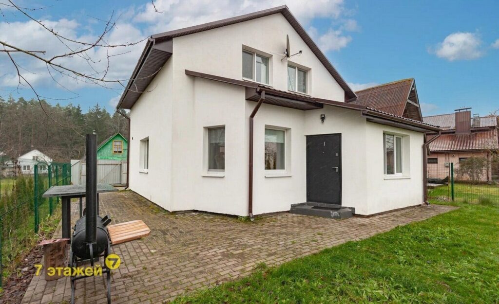 Здесь можно жить круглый год — смотрим дом «под ключ» в Дзержинском районе