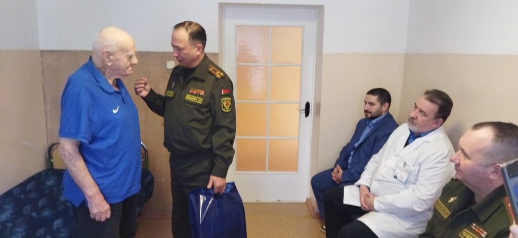 Военные комиссариаты Минской области поздравили ветеранов с Новым годом