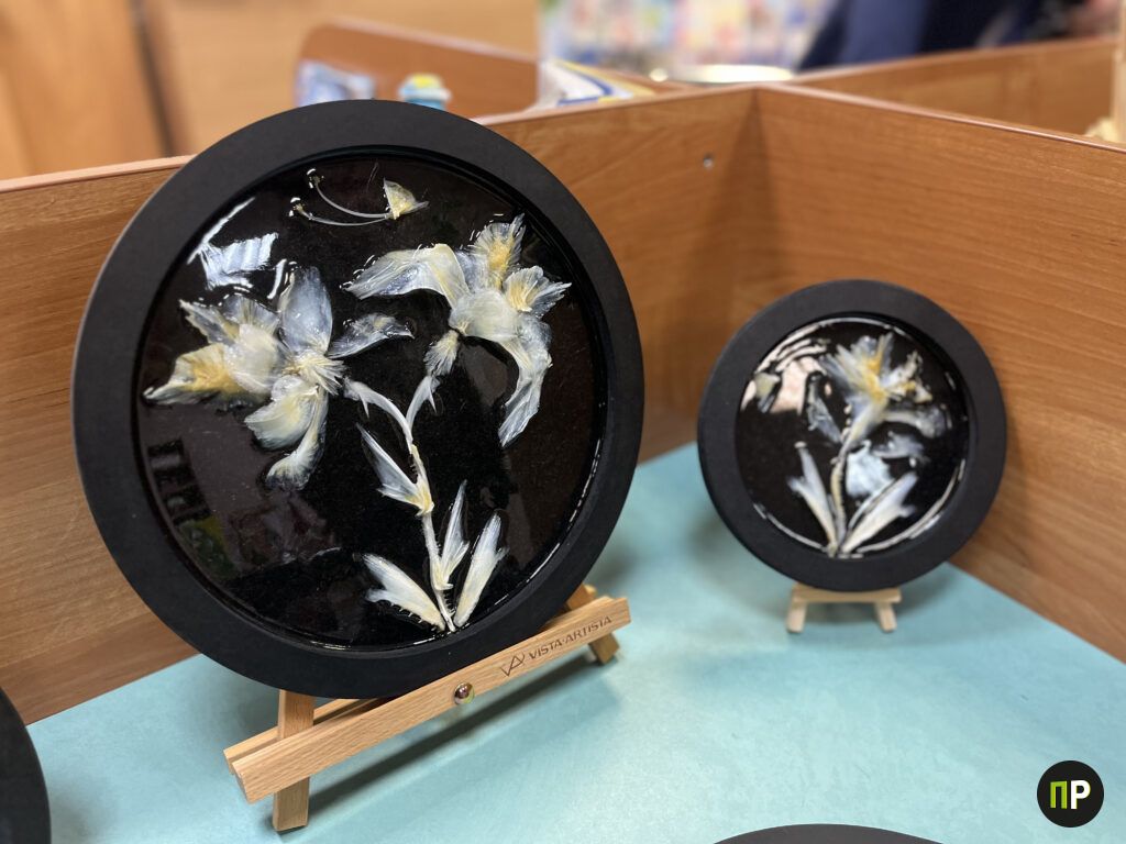 Картины из рыбьих костей и чешуи: как жительница Гатово превратила отходы в искусство