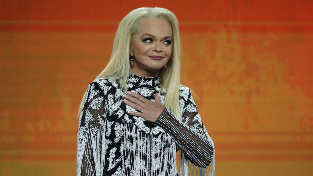 Человек-паук в паспорте мошенника: как Том Холланд помог обмануть Ларису Долину