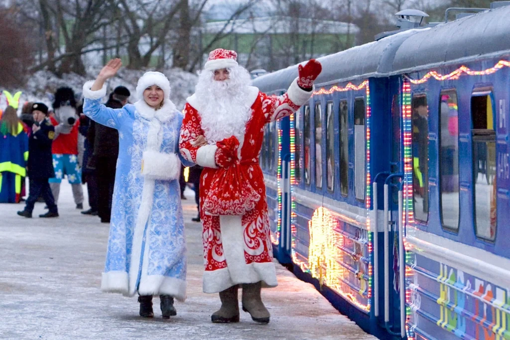 БЖД запускает новогодние поезда к Деду Морозу в Беловежскую пущу — когда ехать