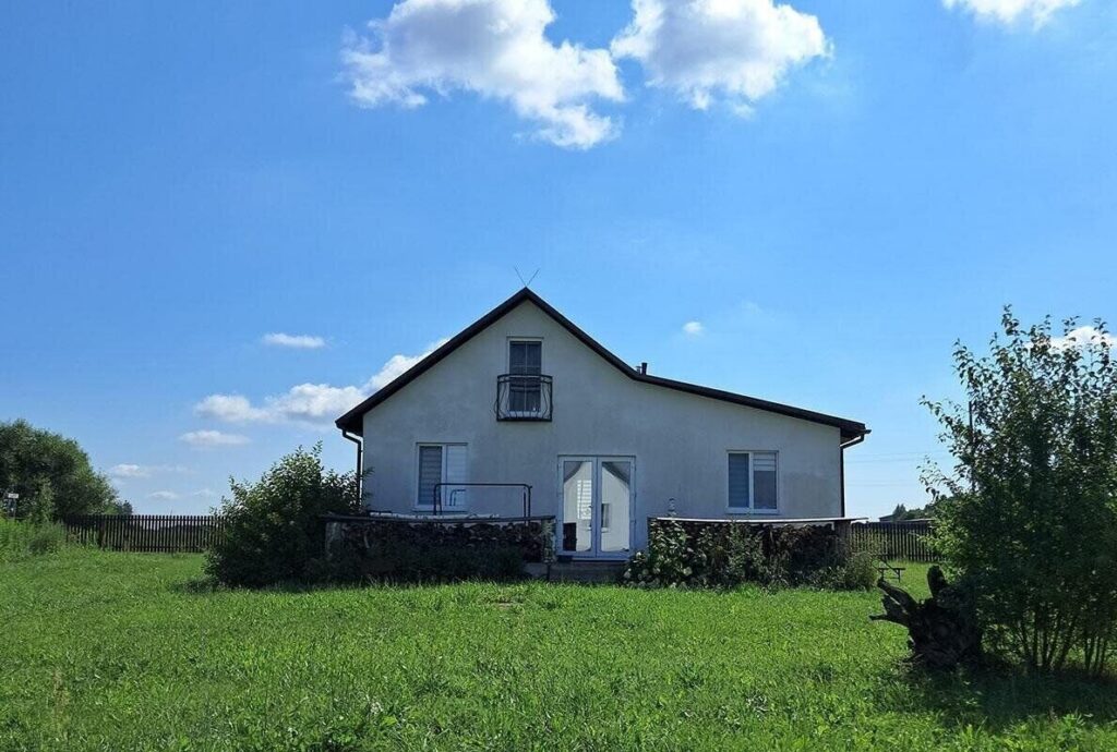 Дом с мансардой и террасой: смотрим загородный коттедж в 60 минутах от Минска