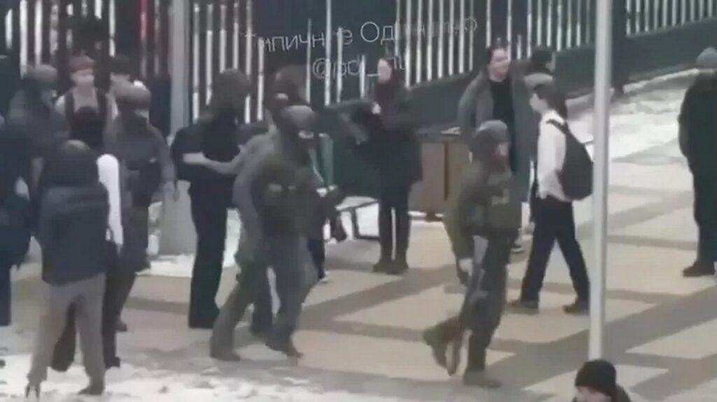 Ученик устроил поножовщину в школе в Московской области