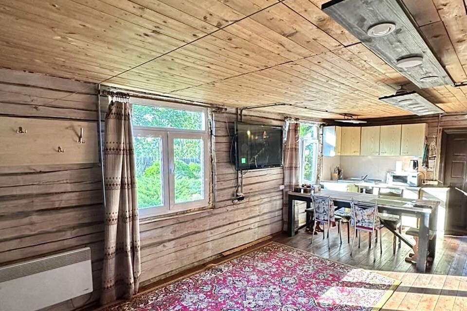 В Мядельском районе продают деревенский дом