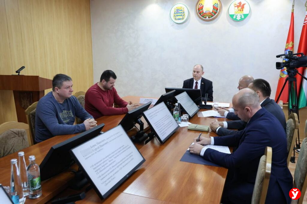 «Войны за пассажиров» в Березино: Кушнаренко поручил проверить всех перевозчиков на маршруте в Минск