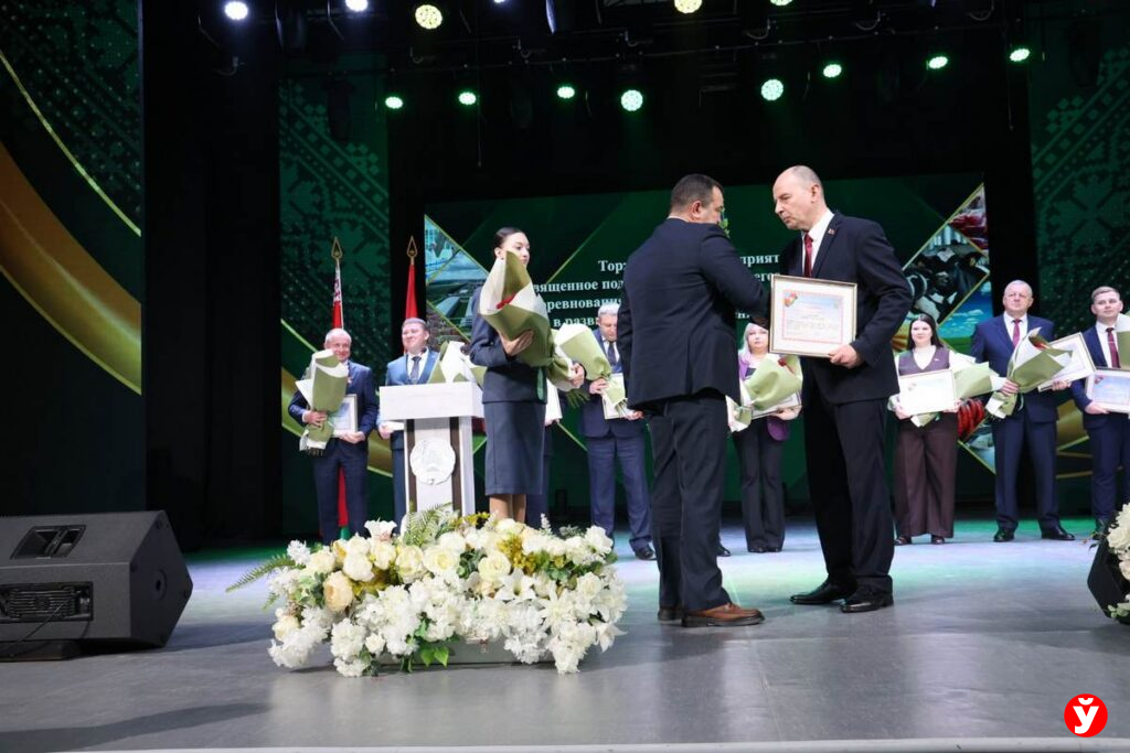 Итог титанического труда тысяч людей: Кушнаренко огласил рекорды области и наградил тружеников села