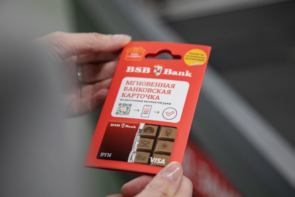 В супермаркетах и на АЗС Беларуси теперь можно купить банковскую карту