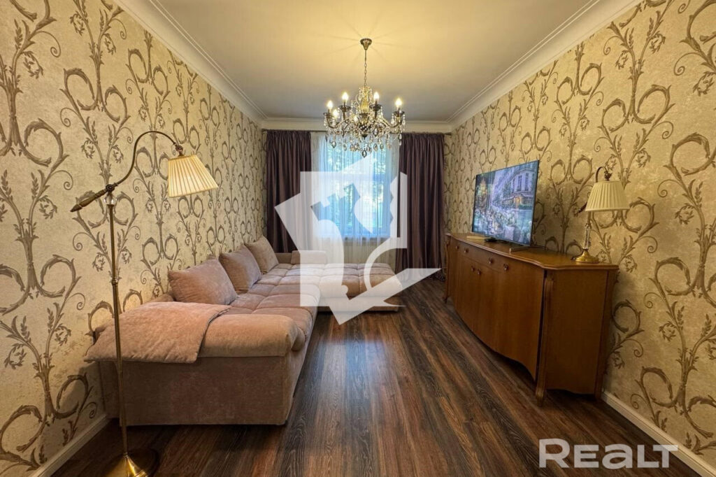 В Минске сдается необычная сталинка, в каждой комнате — уникальный дизайн