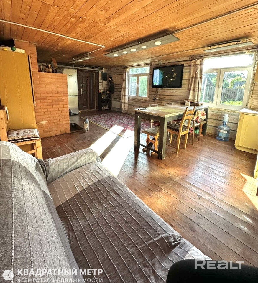 В Мядельском районе продают деревенский дом