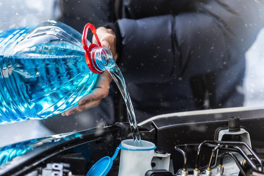 Российскую «омывайку» для авто запретили продавать в Беларуси — чем она опасна