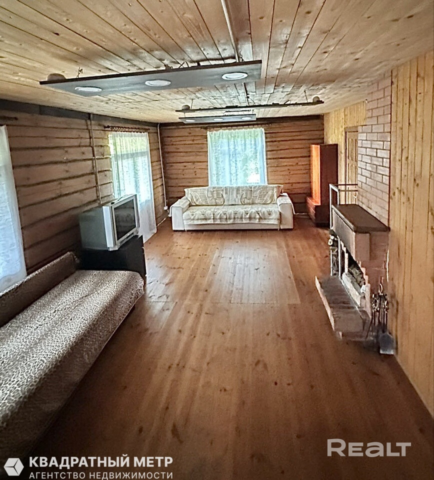 В Мядельском районе продают деревенский дом