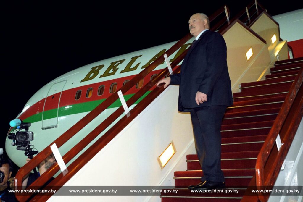 Лукашенко привозит из Азии заключенные контракты. И вот почему это выгодно «через полмира»