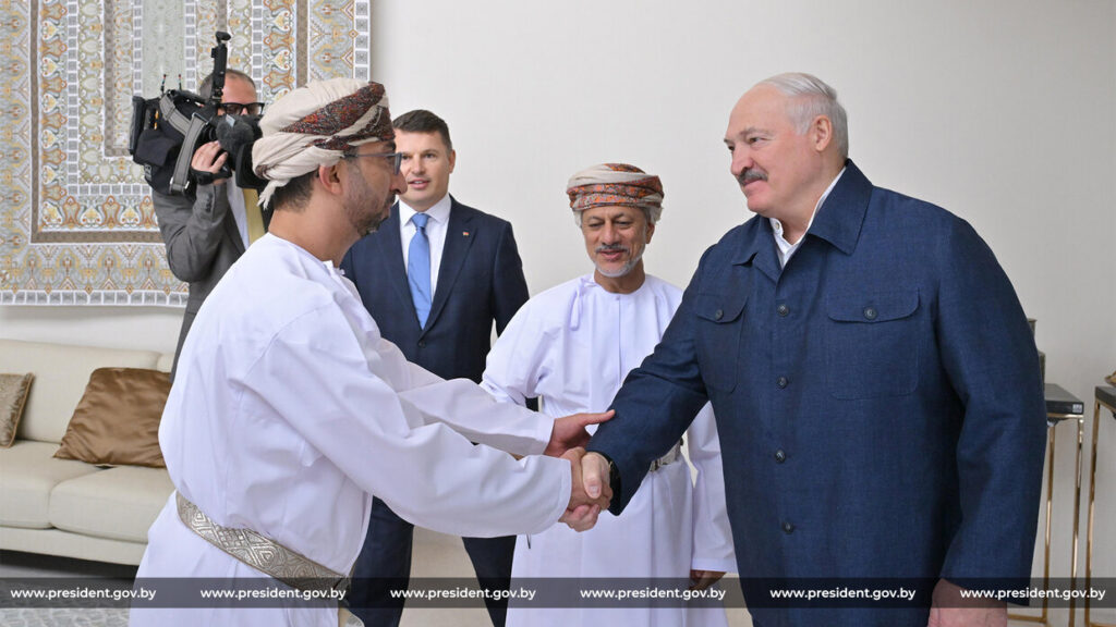 Политолог: визит в Мьянму, Оман и Алжир — ход Президента для закладки основ на ближайшее десятилетие