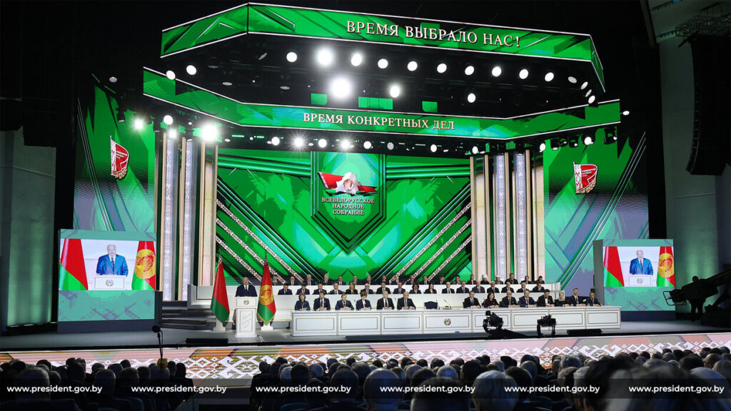 Лукашенко: «Половина сбежавших — это наши агенты»